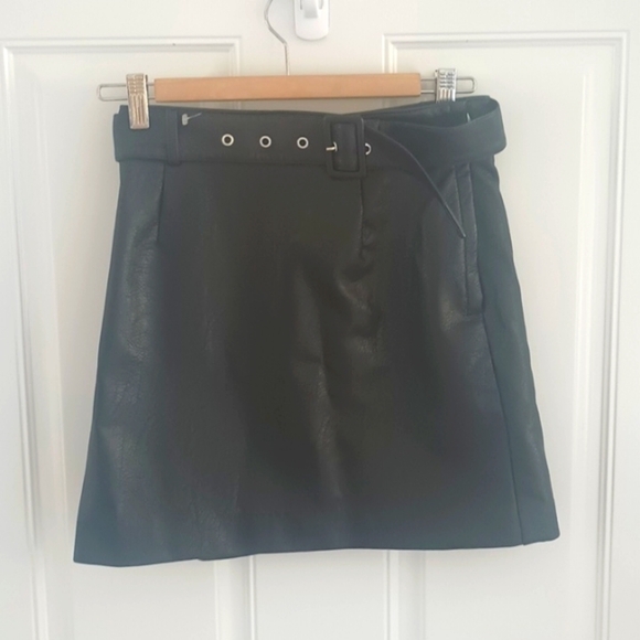 H & M divided black faux vegan leather belted mini skirt size 4 - Picture 1 of 8